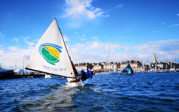 Bod&eacute; Apiy&eacute;, le canot R&eacute;gion Guadeloupe, barr&eacute; par Maxime Chipotel.
