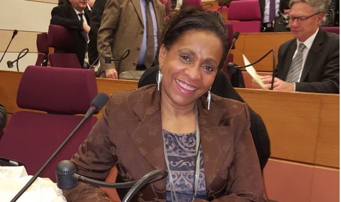 Jenny Hippocrate : &laquo; Je ne veux pas de poudre aux yeux &raquo;