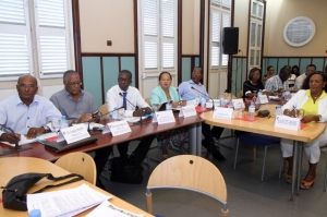 Grande mobilisation face aux sargasses