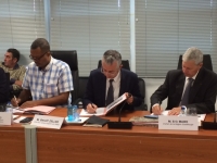 Eric Jalton, président de Cap’Excellence, Benoit Zeller, directeur adjoint de l’Agence Nationale de la Rénovation Urbaine, et Eric Maire, Préfet de Guadeloupe ; signant le protocole de préfiguration au siège de Cap’Excellence à Pointe-à-Pitre.