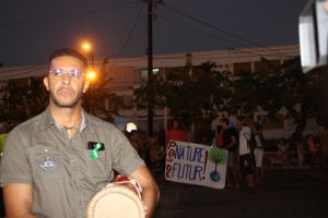 Jean-Marie Flower, écologue et principal instigateur de cette mobilisation, avait accroché un ruban vert à sa chemise.