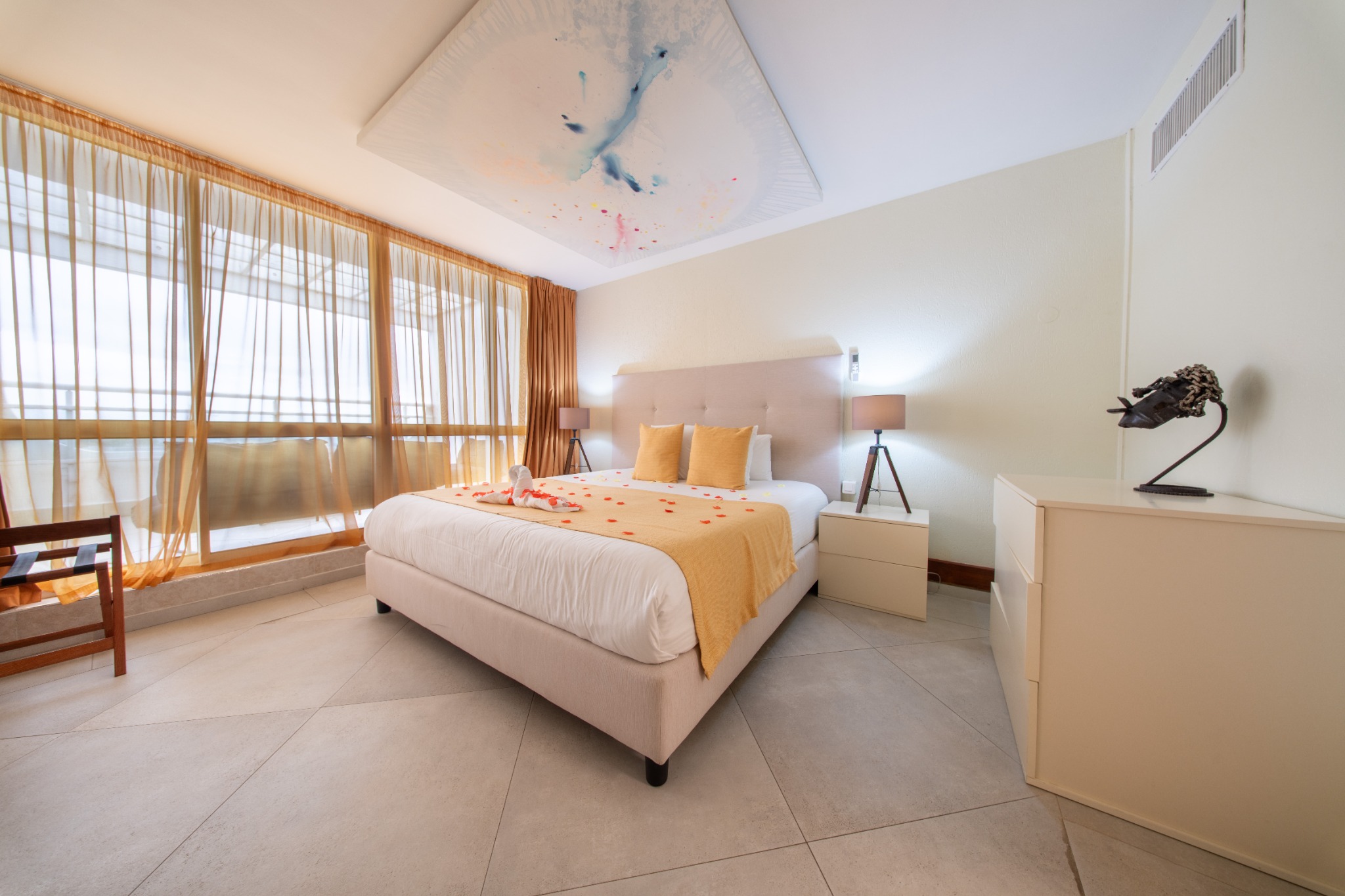 Chambre de la suite Simone Schwarz-Bart